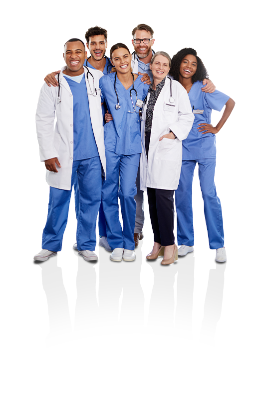 Mehrere Mitarbeitende aus dem Gesundheitswesen stehen gemeinsam in Arbeitskleidung und l&auml;cheln in die Kamera.
